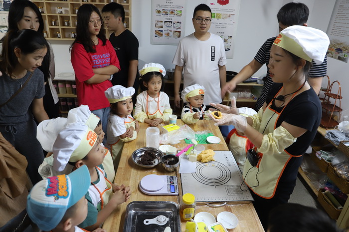 中秋月圆 家国情浓——民权县青少年研学基地开展“人满月圆 爱在中秋”亲子主题活动