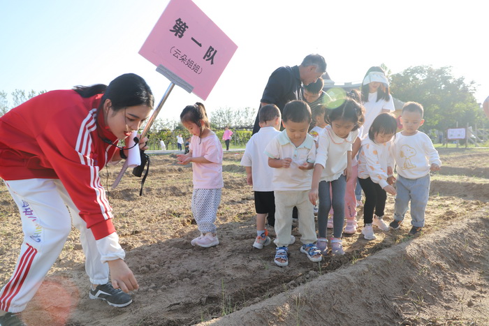 中秋月圆 家国情浓——民权县青少年研学基地开展“人满月圆 爱在中秋”亲子主题活动