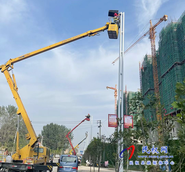 城管局路灯所对安澜路进行节能改造 城管局路灯所对安澜路进行节能改造