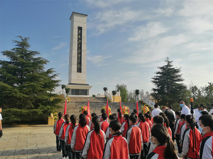 民权县第三小学红领巾中队参加民权县烈士纪念日公祭活动