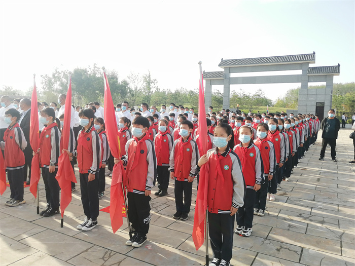 民权县第三小学红领巾中队参加民权县烈士纪念日公祭活动