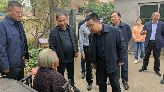省高级人民法院二级巡视员王伟一行到民开展重阳节慰问活动
