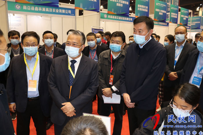 民权县组团参加第四届中国·河南招才引智创新发展大会首日招引各类人才210名