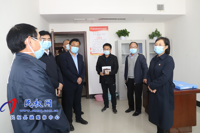 县委副书记、县长王静娴到县创文创卫指挥部办公室调研