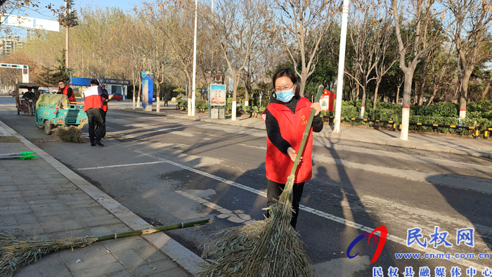 县委副书记、县长王静娴带领县政府办干部职工参加义务劳动