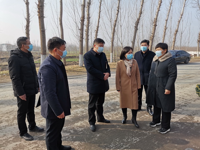 县委副书记、庄寨镇督作随后来到与梁园区交界处S314县级卡点 ,情防检查防控值守情况。控工逢人必检”“人物同防”,县委<strong></strong>督导检查测温扫码
、副书县长王静娴到王庄寨镇督导检查疫情防控工作