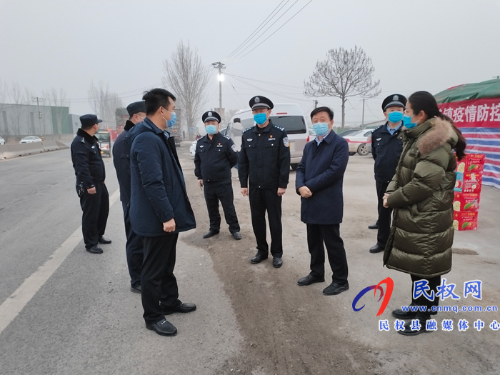 县委常委、政法委书记陈鸿志带队到双塔镇督导检查疫情防控工作