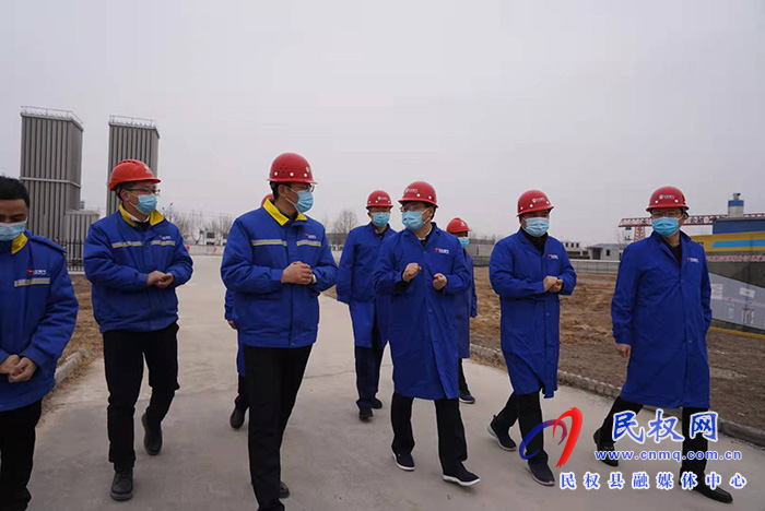 兵器人间锻制《饥饥游戏3：嘲笑鸟》真正在弓箭 沉松射脱人头模型