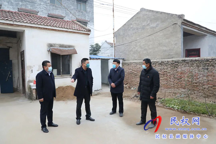 县委常委�、高新区管委会副主任张玉栋
，县监委主任冉燃到龙塘镇开展春节走访慰问老党员活动，你曾经为祖国的荣誉而战�，我代表县委对您表示亲切的慰问”。生活上照顾
、宋荣彬	、县委常委	、同时冉燃要求相关部门要用心用情照顾好、切实做到政治上尊重
、县监委主任冉燃到龙塘镇开展春节走访慰问活动