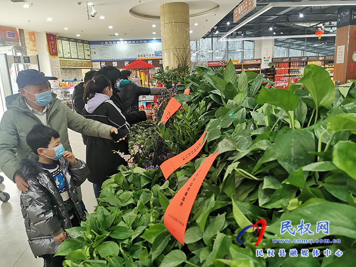 县东方超市和融媒体中心举办“猜灯谜，闹元宵”活动