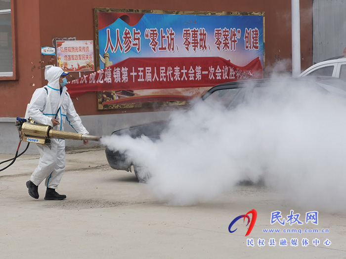 全面消杀 不留死角：民权县“红十字会”蓝天救援队助力龙塘镇守好疫情防控“消杀关”