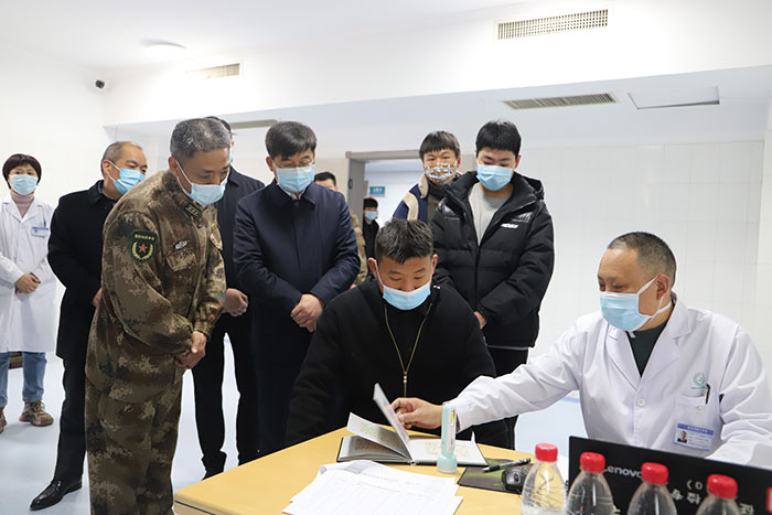 县委书记张团结检查指导2022年征兵体检工作