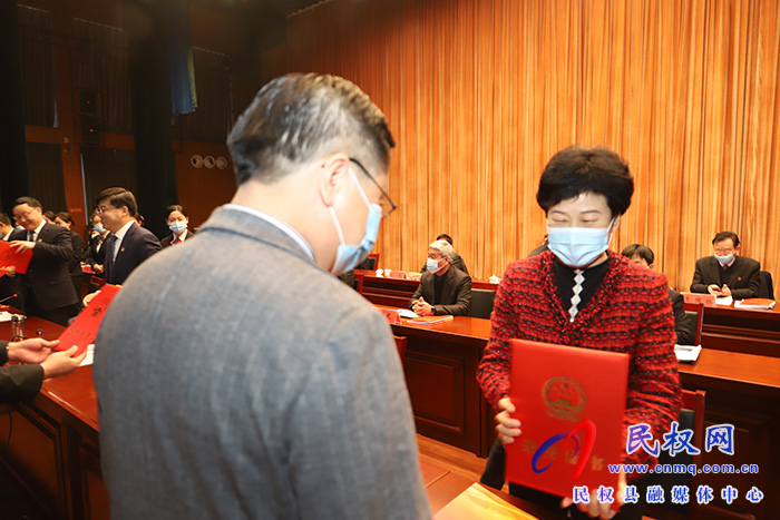 县委经济工作会议暨全县三级干部大会召开