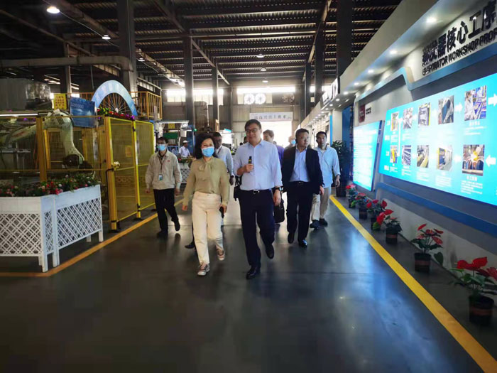 县委副书记、县长王静娴带队赴广东TCL实业控股股份有限公司考察