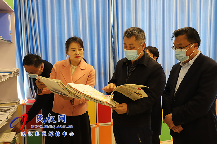 市委宣传部副部长刘道明莅民调研全民阅读和“扫黄打非”工作