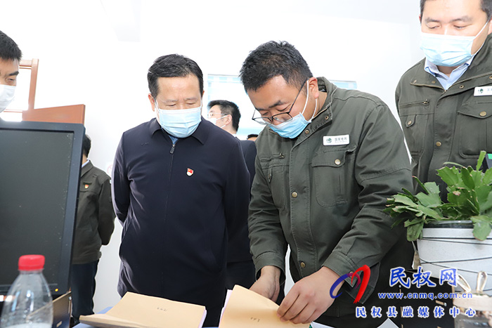 国网商丘供电公司总经理乔立华到民调研