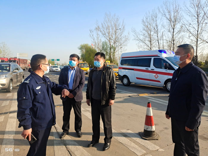 县人大常委会副主任李新军到连霍高速民权站卡点查看疫情防控工作