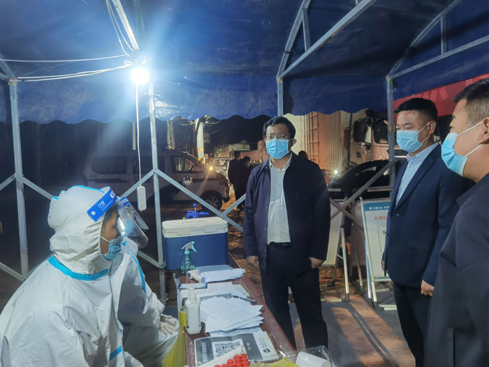 县委常委、统战部长、南华街道办事处党工委书记李君督导疫情防控工作