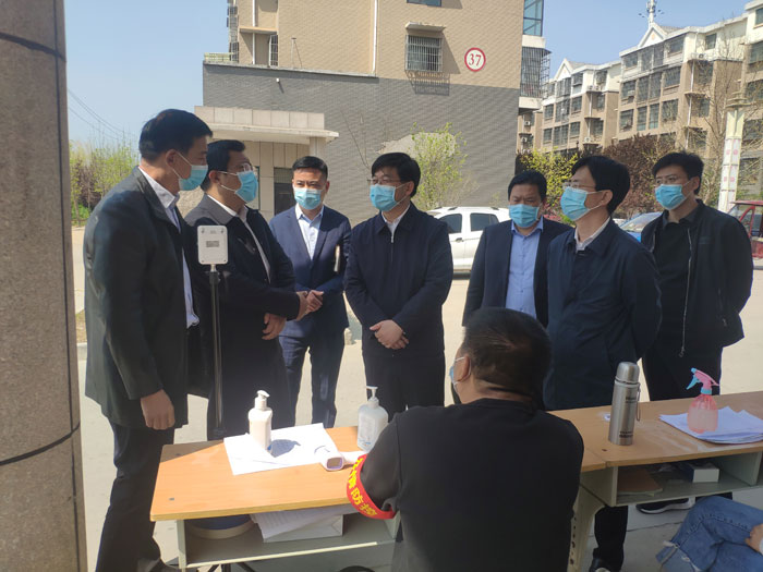 县委书记张团结调研疫情防控工作