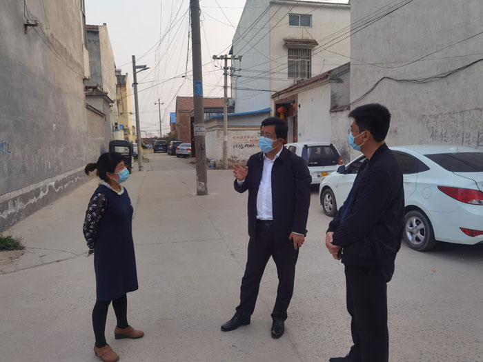 县委常委、统战部长、南华街道办事处党工委书记李君督导疫情防控和全民核酸检测准备工作