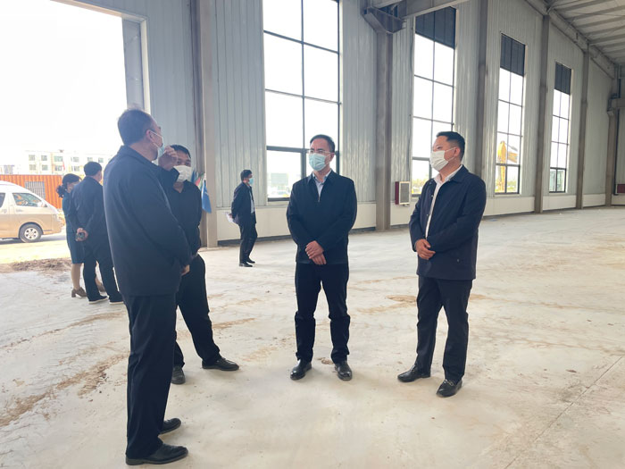 县委常委、常务副县长王景义查看重点项目建设进展情况
