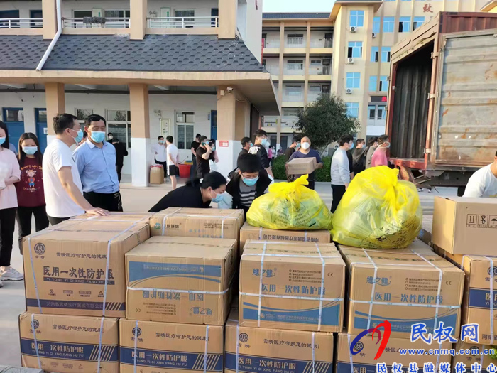 民权县卫健委机关党委书记、党组成员、副主任孙涛到永城市慰问民权县支援永城核酸采样队人员