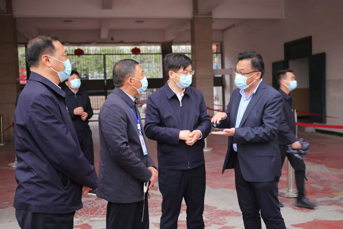 县委书记张团结调研养老机构、学校疫情防控工作