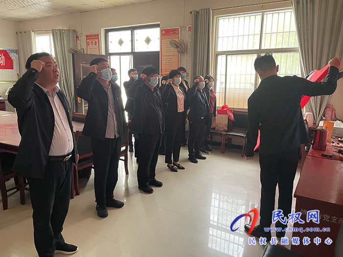 县政协副主席张启付到绿洲办睢南村慰问一线防控人员并参加主题党日“1+N”活动