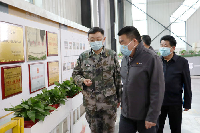 县领导潘俊琦一行赴“退役军人就业创业基地”中沃门业有限公司开展调研活动