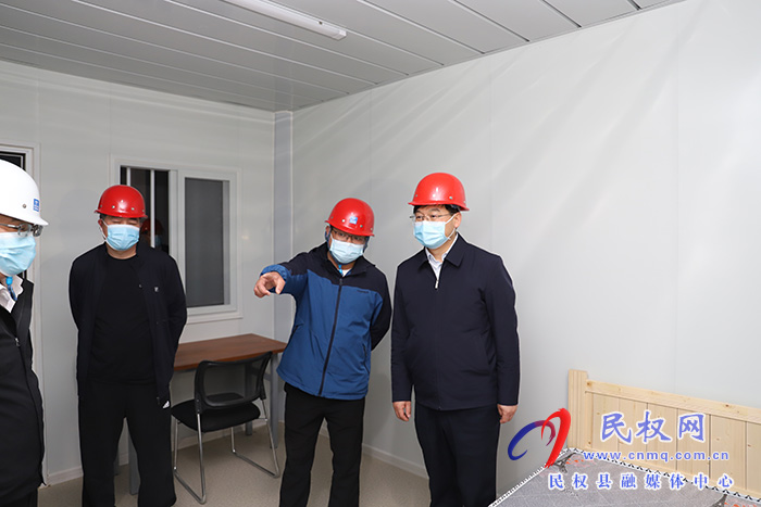 县委书记张团结调研方舱隔离点建设工作