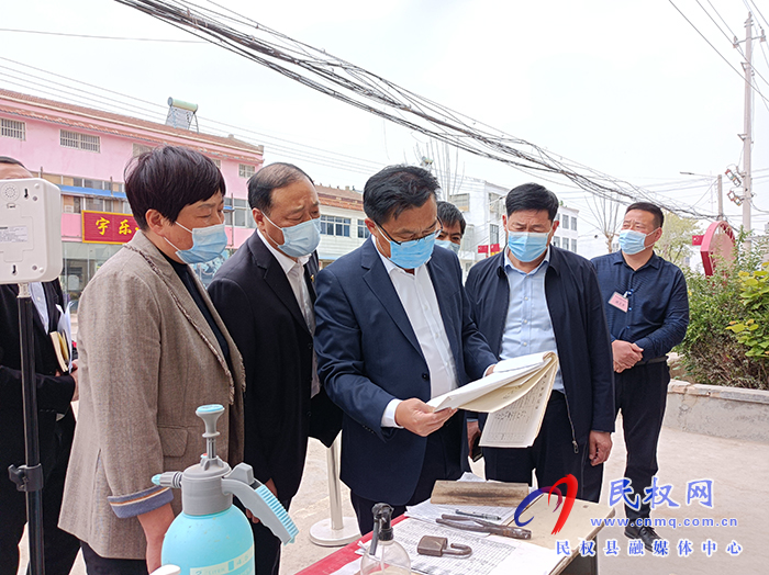 县委常委、宣传部长、副县长毕道喜督导检查学校疫情防控和全县九年级第一次模拟考试工作