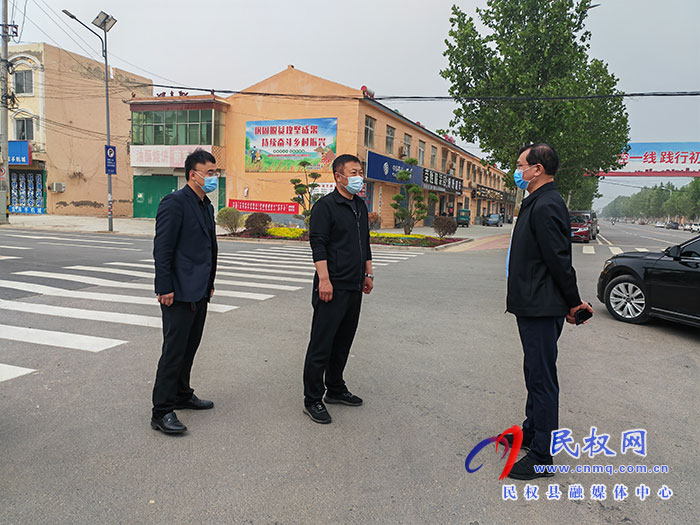 县人大常委会副主任、卫健委党组书记朱继兵到野岗镇暗访督导疫情防控工作