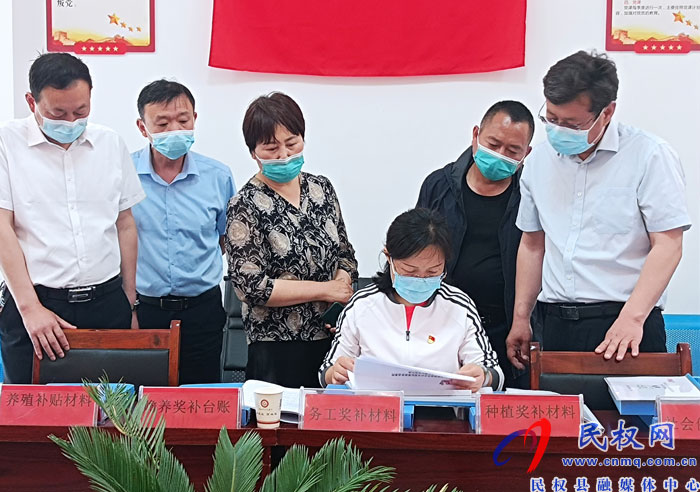 玩家评比最好单人游戏DLC
	：石之心、血与酒上榜