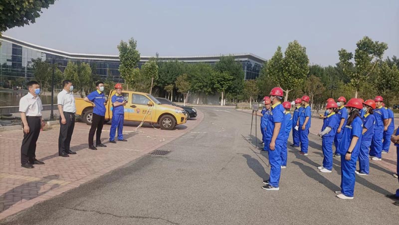 县住建局组织开展燃气地下有限空间安全知识学习培训和应急演练