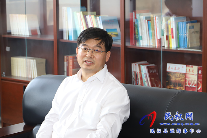县委书记张团结会见来民客商