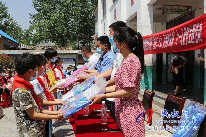 民权县人民检察院组织开展“喜迎二十大 民检护未来”六一儿童节主题宣传活动