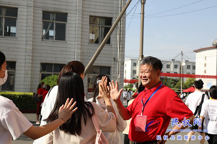 温馨暖心的壮行仪式，震撼感动了所有高三学子！