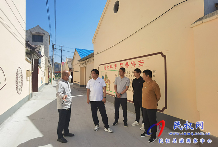 县领导李君深入南华街道办事处督导调研城市社区规范化管理工作 县领导李君深入南华街道办事处督导调研城市社区规范化管理工作