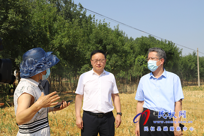 副市长潘峰莅民调研秋作物抗旱和引水蓄水工作