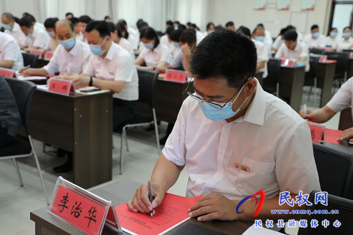 亲历撤侨：使馆全力协调 感受温暖情谊