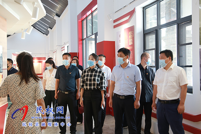 市委改革办副主任常晓峰到秣坡村参观调研