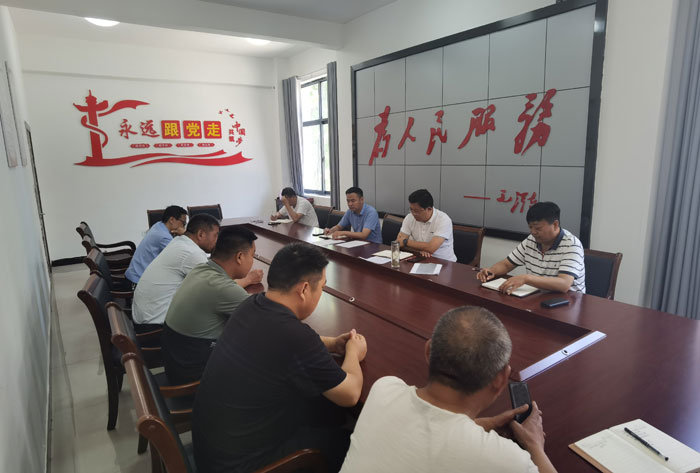 县领导李君主持召开南华街道办事处信访工作联席会议
