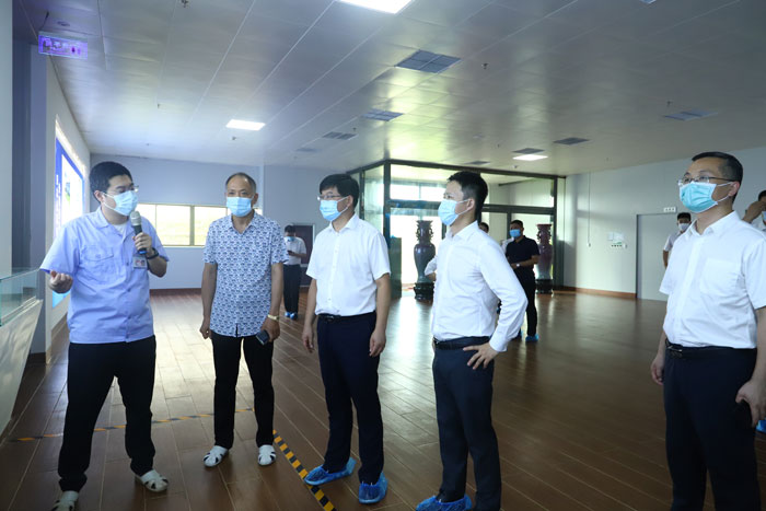 中信银行郑州分行副行长马占军一行到民调研县域经济发展及网点建设工作