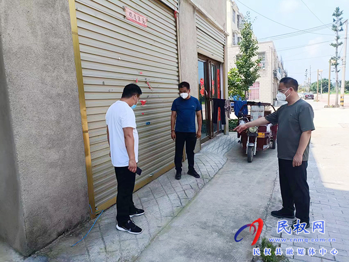 县委常委、常务副县长王景义在北关镇查看疫情防控工作