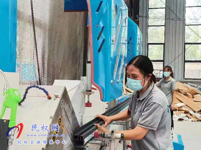 绿洲街道办事处 干部下沉 “一企一策”推进企业复工复产