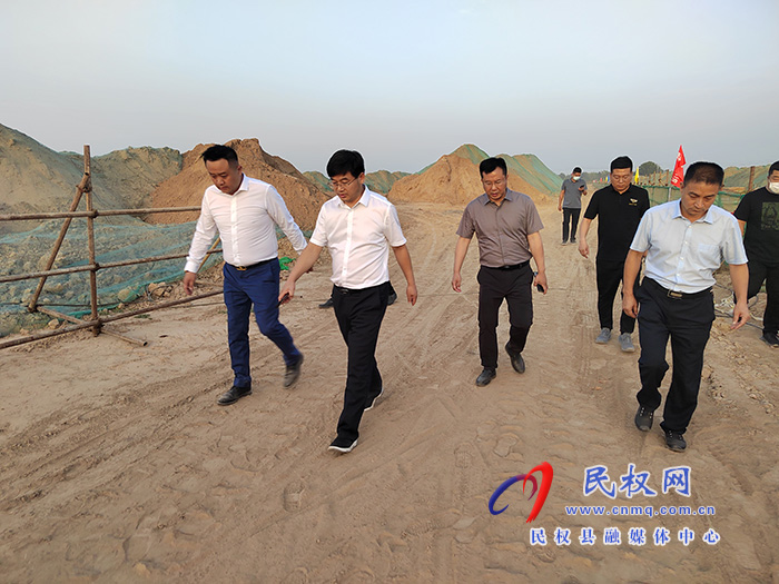 县委书记张团结到金艺科技产业园查看项目进展情况