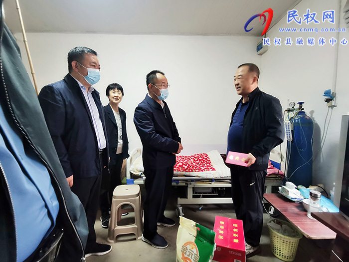 县政协主席周明河九九重阳节慰问百岁老人
