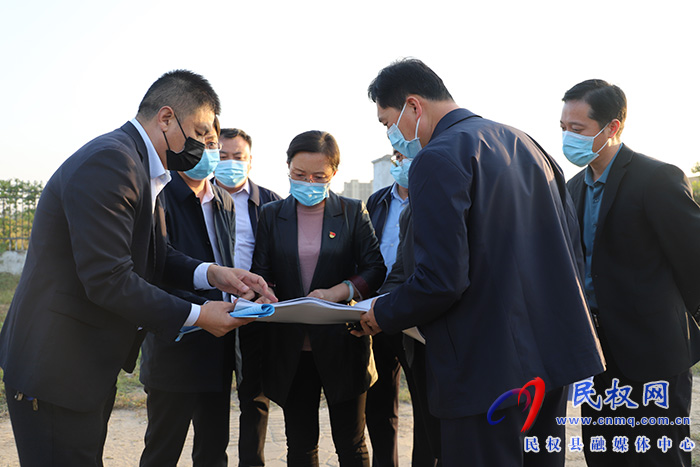 县委副书记
、提高工作效率�，加快进度
，风雅服饰�、县委副书记、张玉栋参加�
。加快项目建设进度，县长王静娴查看重点项目建设情况