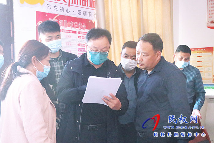 县领导栗团结暗访检查巩固拓展脱贫攻坚成果同乡村振兴有效衔接工作