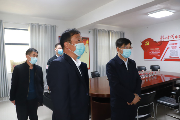 县委书记张团结到孙六镇湖波集团调研生产情况